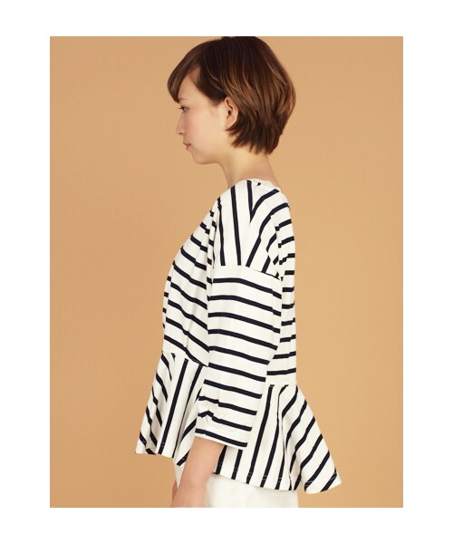 w closet（ダブルクローゼット）の「後ろファスナーワイドぺプラムプルオーバー（トップス・レディース・オフホワイト/イエロー/ネイビー/オフホワイト×レッド/オフホワイト×ネイビー/ブラック×オフホワイト・FREE）」の8枚目の写真