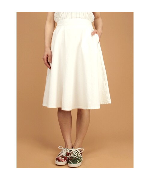 w closet(ダブルクローゼット)の「デニムひざ下丈フレアスカート(パンツ・レディース・ワンウォッシュ/ホワイト・FREE)」の1枚目の写真