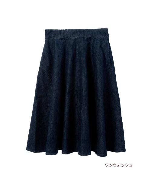 w closet(ダブルクローゼット)の「デニムひざ下丈フレアスカート(パンツ・レディース・ワンウォッシュ/ホワイト・FREE)」の2枚目の写真