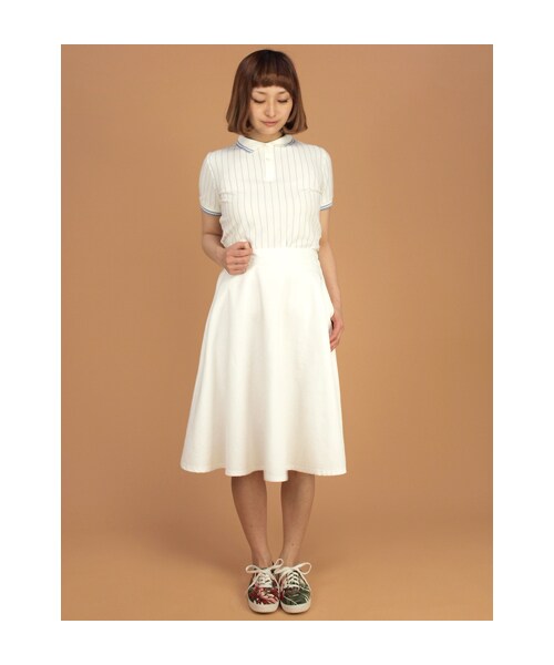 w closet(ダブルクローゼット)の「デニムひざ下丈フレアスカート(パンツ・レディース・ワンウォッシュ/ホワイト・FREE)」の9枚目の写真