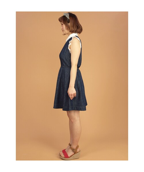 w closet（ダブルクローゼット）の「5.5ozスラブデニムＶネックワンピース（ワンピース/ドレス・レディース・ブルー/ワンウォッシュ・FREE）」の4枚目の写真