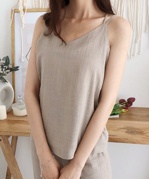 DHOLIC（ディーホリック）の「リネン混クロスキャミソール（キャミソール・レディース・ブラック/ベージュ・FREE）」の2枚目の写真