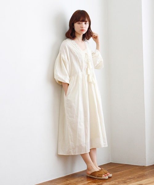 Crisp（クリスプ）の「フロントレースバルーンワンピース（ワンピース・レディース・ベージュ/アイボリー・FREE）」の2枚目の写真