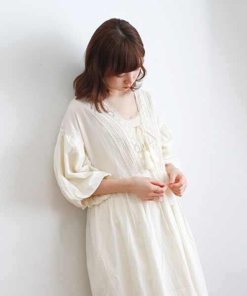Crisp（クリスプ）の「フロントレースバルーンワンピース（ワンピース・レディース・ベージュ/アイボリー・FREE）」の3枚目の写真