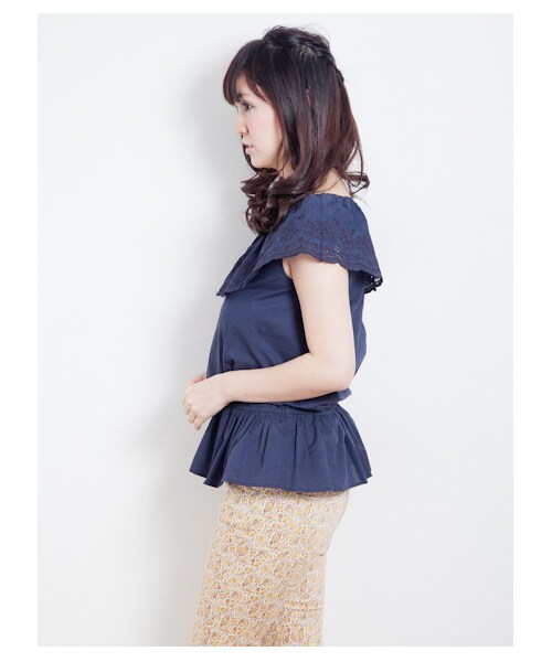 earth music&ecology(アースミュージックアンドエコロジー)の「ケープ刺繍プルオーバー(シャツ・ブラウス・レディース・アイボリー/ネイビー・XS/L)」の4枚目の写真