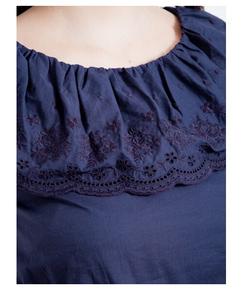 earth music&ecology(アースミュージックアンドエコロジー)の「ケープ刺繍プルオーバー(シャツ・ブラウス・レディース・アイボリー/ネイビー・XS/L)」の6枚目の写真