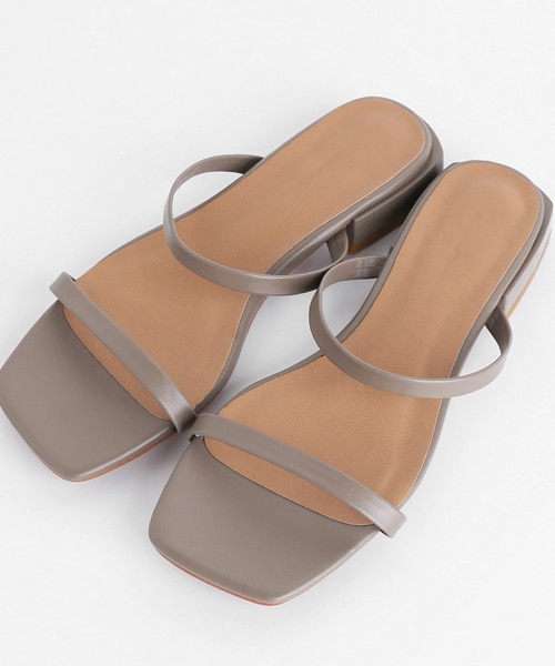 DHOLIC（ディーホリック）の「ローヒールツーストラップサンダル（サンダル・レディース・ホワイト/レッド/ブラウン/ベージュ/ブラック/グレー・225/230/235/240/245/250）」の3枚目の写真