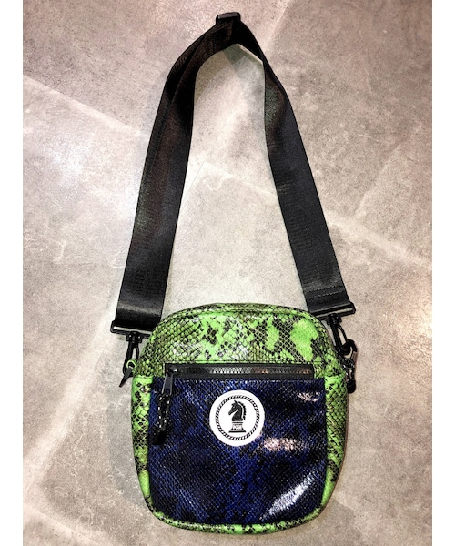 PAMEO POSE（パメオポーズ）の「2WAY Snakey Sacoche（ハンドバッグ・グリーン/ピンク/ベージュ・F）」の3枚目の写真