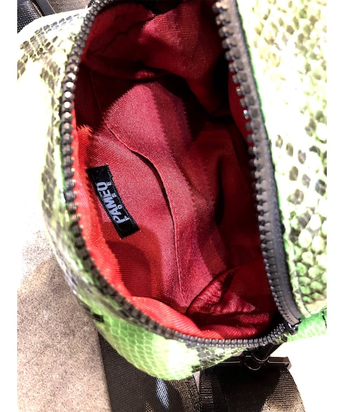 PAMEO POSE（パメオポーズ）の「2WAY Snakey Sacoche（ハンドバッグ・グリーン/ピンク/ベージュ・F）」の14枚目の写真