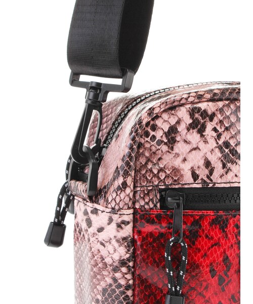 PAMEO POSE（パメオポーズ）の「2WAY Snakey Sacoche（ハンドバッグ・グリーン/ピンク/ベージュ・F）」の9枚目の写真