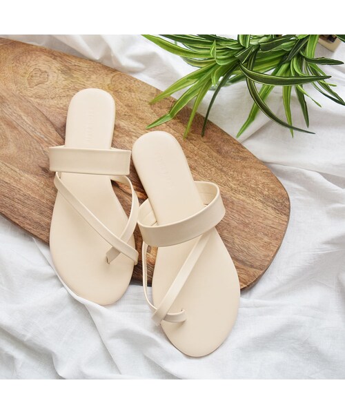 no brand（ノーブランド）の「[ RE-ARRIVAL ]Tong Strap Flat Sandals（サンダル・レディース・その他）」の2枚目の写真