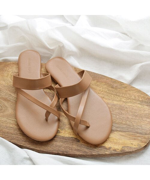 no brand（ノーブランド）の「[ RE-ARRIVAL ]Tong Strap Flat Sandals（サンダル・レディース・その他）」の3枚目の写真