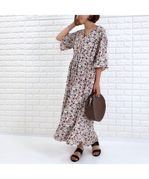 Suntial（サンシャル）の「2way花柄ワンピース（ワンピース・レディース・ホワイト・S〜M/M〜L）」の2枚目の写真