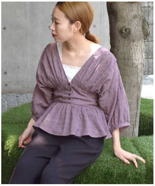 w closet（ダブルクローゼット）の「花柄パンチングレース切替