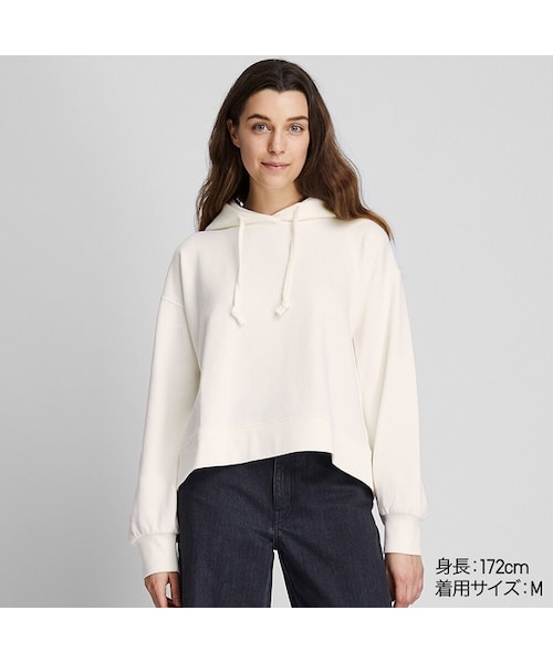 UNIQLO（ユニクロ）の「スウェットクロップドプルパーカ（長袖）（パーカー・レディース・PINK 11/OFF WHITE 01/GREEN 54/BLACK 09/BEIGE 32・L/M/3XL/XS/XXL/S/XL）」の2枚目の写真