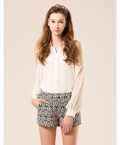 LOVFEE（ラッフィ）の「辛甜造型削肩雪紡長袖襯衫（トップス・レディース・黑/杏・S/M/L）」の8枚目の写真