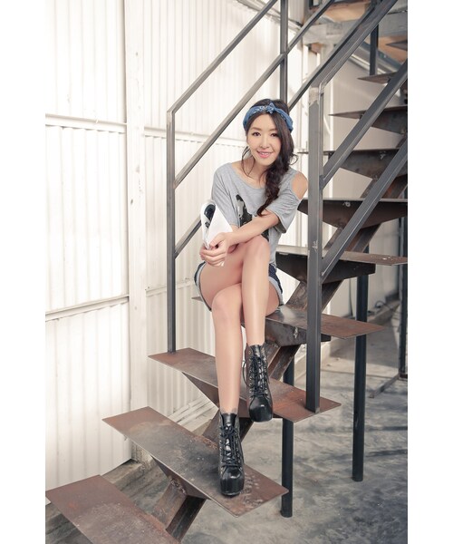 ORENDA（オレンダ）の「連續緹花反折彈力牛仔短褲（パンツ・レディース・圖騰/點點・S/M/L）」の18枚目の写真