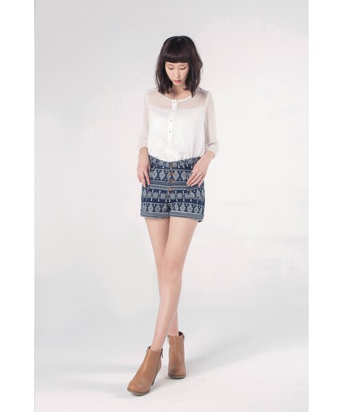 ORENDA（オレンダ）の「連續緹花反折彈力牛仔短褲（パンツ・レディース・圖騰/點點・S/M/L）」の4枚目の写真