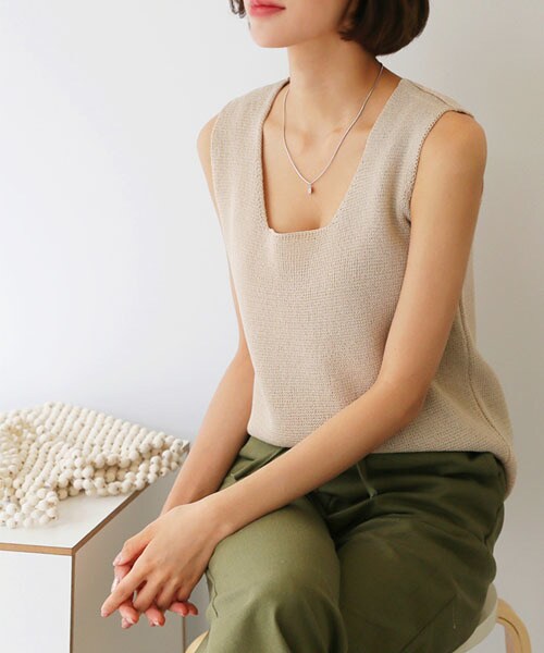 DHOLIC（ディーホリック）の「ニットスクエアネックスリーブレス（タンクトップ・レディース・ホワイト/ブラック/ベージュ・FREE）」の3枚目の写真