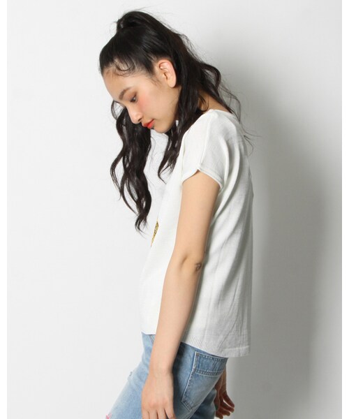 VICKY（ビッキー）の「パインモチーフインターシャニット（トップス・レディース・ホワイト/ブラック/ブルー・M）」の5枚目の写真