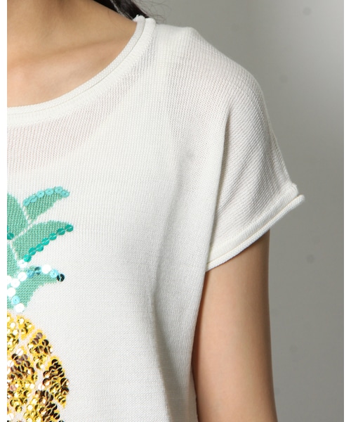 VICKY（ビッキー）の「パインモチーフインターシャニット（トップス・レディース・ホワイト/ブラック/ブルー・M）」の6枚目の写真