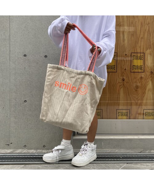 no brand(ノーブランド)の「ぽんぽんトートバッグ「smile」(トートバッグ・レディース・その他)」の1枚目の写真