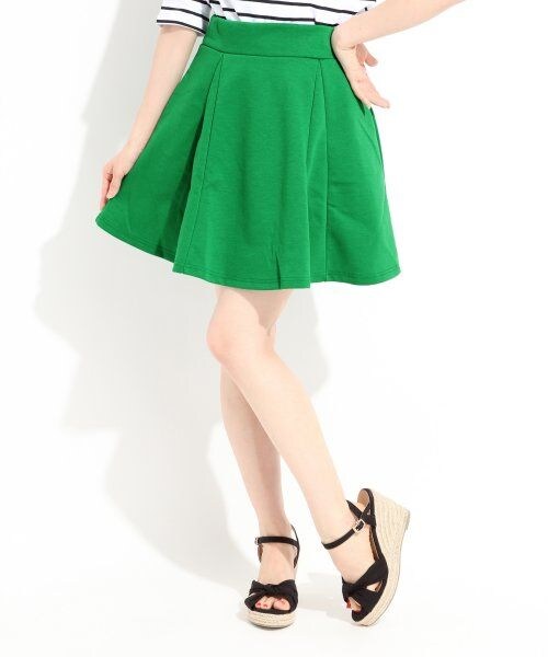 LOWRYS FARM（ローリーズファーム）の「ポンチフレアスカート３/mikoa（スカート・オフ/ブラック/グリーン・Ｆ）」の3枚目の写真