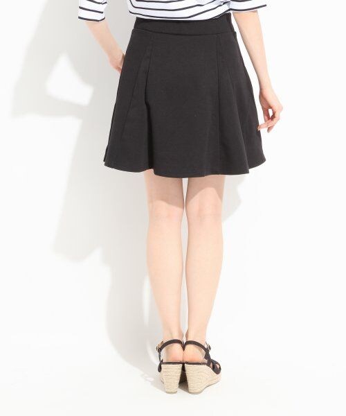 LOWRYS FARM（ローリーズファーム）の「ポンチフレアスカート３/mikoa（スカート・オフ/ブラック/グリーン・Ｆ）」の5枚目の写真