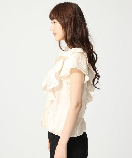 LOWRYS FARM（ローリーズファーム）の「フリルブラウスショートスリーブ（トップス・レディース・オフ/ベージュ/ネイビー・Ｍ/Ｌ）」の4枚目の写真