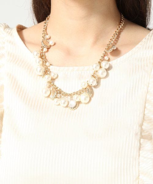 LOWRYS FARM（ローリーズファーム）の「フリルブラウスショートスリーブ（トップス・レディース・オフ/ベージュ/ネイビー・Ｍ/Ｌ）」の7枚目の写真