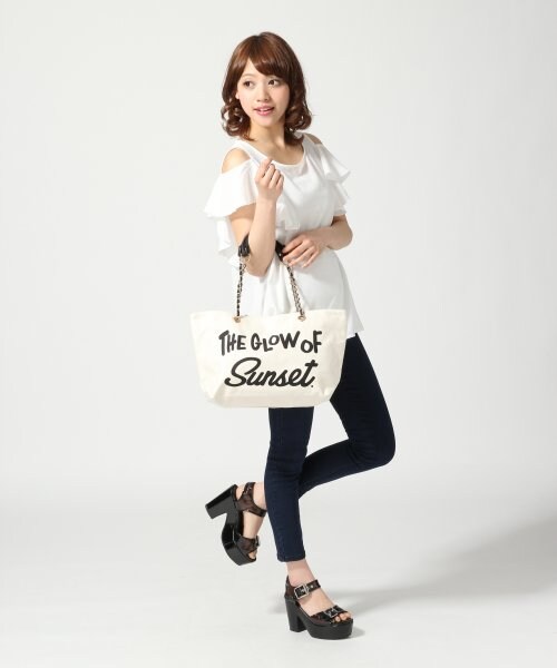 Heather（ヘザー）の「カタアキラッフルチュニック２（トップス・レディース・ホワイト/ブラック/イエロー・Ｆ）」の6枚目の写真