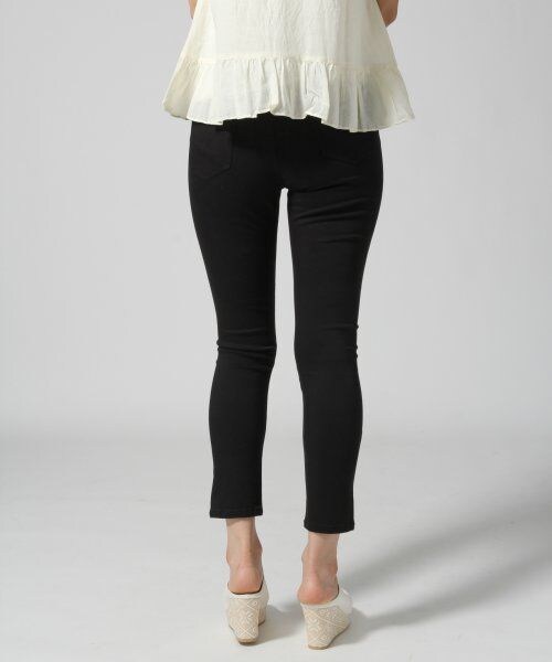 BLISS POINT Womens（ブリスポイント ウイメンズ）の「【XLサイズ展開アイテム】サテンクロップドスキニーパンツ（パンツ・レディース・ホワイト/ブラック/ネイビー・Ｓ/Ｍ/Ｌ/ＸＬ）」の5枚目の写真