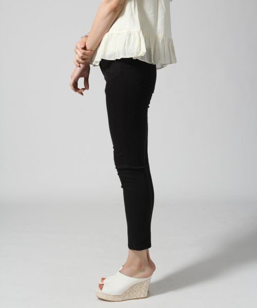 BLISS POINT Womens（ブリスポイント ウイメンズ）の「【XLサイズ展開アイテム】サテンクロップドスキニーパンツ（パンツ・レディース・ホワイト/ブラック/ネイビー・Ｓ/Ｍ/Ｌ/ＸＬ）」の4枚目の写真