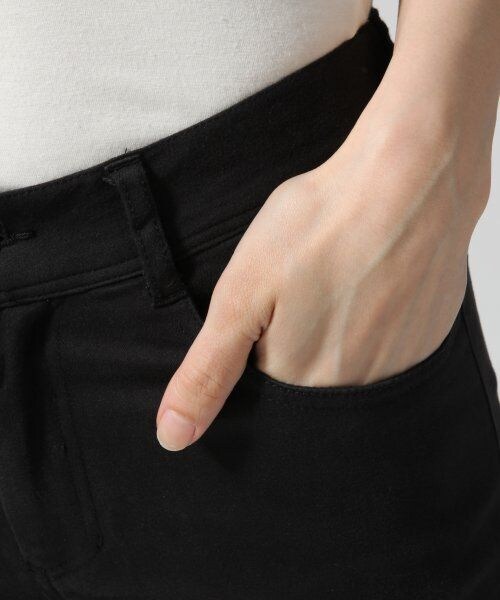 BLISS POINT Womens（ブリスポイント ウイメンズ）の「【XLサイズ展開アイテム】サテンクロップドスキニーパンツ（パンツ・レディース・ホワイト/ブラック/ネイビー・Ｓ/Ｍ/Ｌ/ＸＬ）」の9枚目の写真