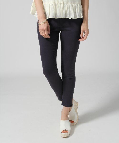 BLISS POINT Womens（ブリスポイント ウイメンズ）の「【XLサイズ展開アイテム】サテンクロップドスキニーパンツ（パンツ・レディース・ホワイト/ブラック/ネイビー・Ｓ/Ｍ/Ｌ/ＸＬ）」の3枚目の写真