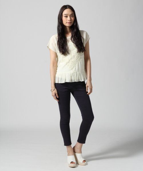 BLISS POINT Womens（ブリスポイント ウイメンズ）の「【XLサイズ展開アイテム】サテンクロップドスキニーパンツ（パンツ・レディース・ホワイト/ブラック/ネイビー・Ｓ/Ｍ/Ｌ/ＸＬ）」の7枚目の写真