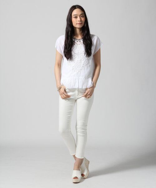 BLISS POINT Womens（ブリスポイント ウイメンズ）の「【XLサイズ展開アイテム】サテンクロップドスキニーパンツ（パンツ・レディース・ホワイト/ブラック/ネイビー・Ｓ/Ｍ/Ｌ/ＸＬ）」の6枚目の写真