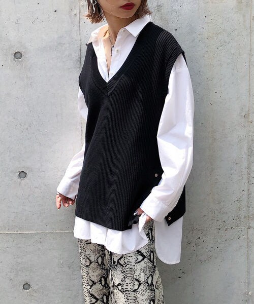 PAGEBOY（ページボーイ）の「【WEB先行予約】サイドスナップベスト（トップス・レディース・ホワイト/ブラック/ダークブラウン・F）」の2枚目の写真
