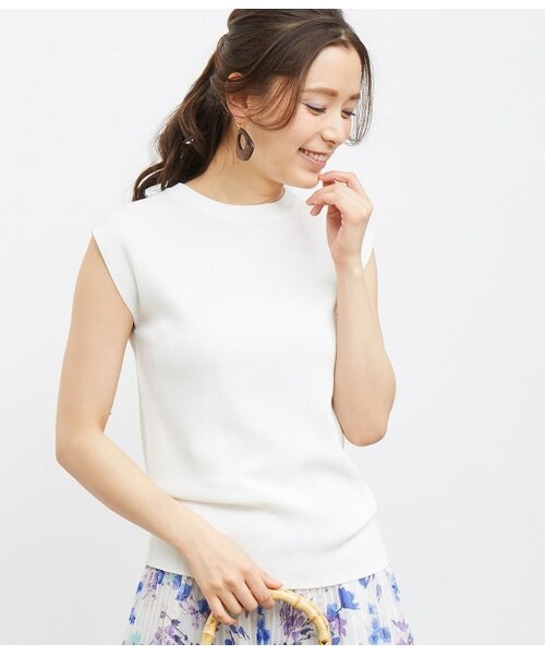 ROPE' PICNIC(ロペピクニック)の「【新色追加】ゼロスリーブ総針ニットプルオーバー(トップス・レディース・ブラック/オレンジ/パープル/ブルー系/ブルー/ベージュ/ホワイト/ダークブラウン・38)」の2枚目の写真