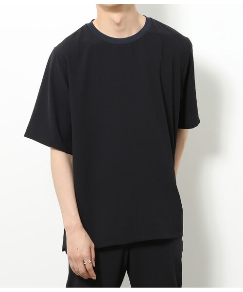 ADAM ET ROPE'（アダムエロペ）の「MICROSHARK 布帛TEE（トップス・メンズ・ブラウン系2/ネイビー/ネイビー系3・L/M）」の2枚目の写真