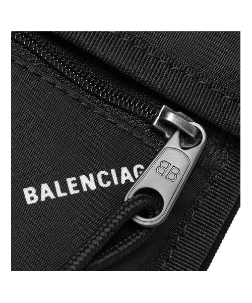 BALENCIAGA（バレンシアガ）の「Balenciaga Logo-Print Canvas Pouch（メッセンジャーバッグ・メンズ・Black・One Size）」の5枚目の写真