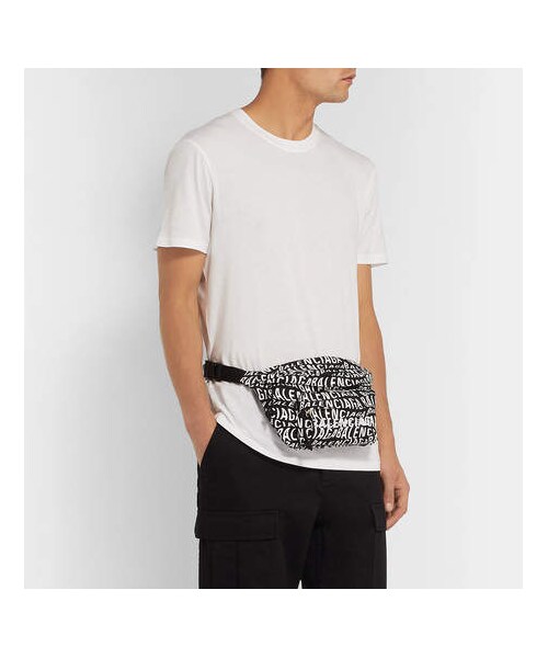 BALENCIAGA(バレンシアガ)の「Balenciaga Logo-Print Canvas Belt Bag(メッセンジャーバッグ・メンズ・Black・One Size)」の3枚目の写真