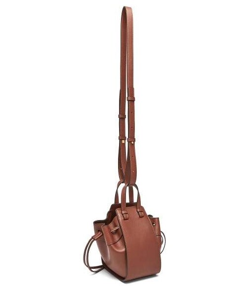 LOEWE（ロエベ）の「Loewe - Hammock Mini Leather Cross Body Bag - Womens - Brown（ショルダーバッグ・レディース・Brown・One Size）」の5枚目の写真
