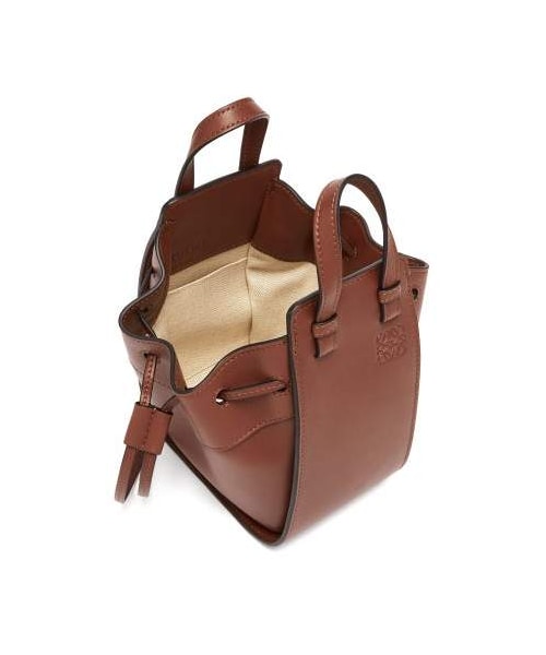 LOEWE（ロエベ）の「Loewe - Hammock Mini Leather Cross Body Bag - Womens - Brown（ショルダーバッグ・レディース・Brown・One Size）」の3枚目の写真
