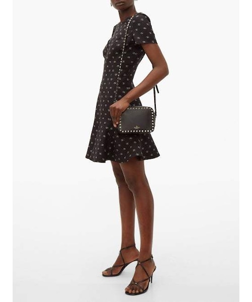 VALENTINO(ヴァレンティノ)の「Valentino - Rockstud Camera Leather Cross Body Bag - Womens - Black(ショルダーバッグ・レディース・Black・One Size)」の5枚目の写真