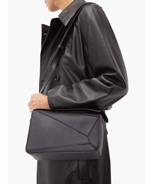 Loewe（ロエベ）の「Loewe Puzzle Small Grained Leather Cross Body Bag