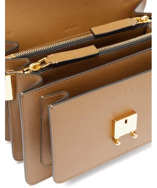 MARNI（マルニ）の「Marni - Trunk Medium Saffiano Leather Shoulder Bag - Womens - Brown（ショルダーバッグ・レディース・Brown・One Size）」の5枚目の写真