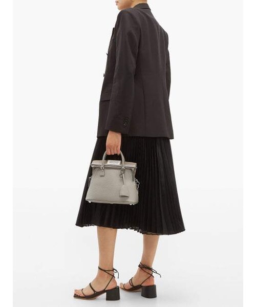 Maison Margiela(メゾンマルジェラ)の「Maison Margiela - 5ac Small Grained Leather Shoulder Bag - Womens - Grey(ショルダーバッグ・レディース・Gray・One Size)」の3枚目の写真