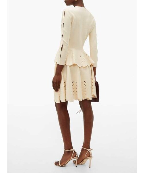 Alexander McQueen(アレキサンダーマックイーン)の「Alexander Mcqueen - Scalloped Peplum Knitted Cardigan - Womens - Ivory(カーディガン/ボレロ・レディース・White・M/L/XL)」の3枚目の写真