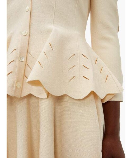 Alexander McQueen(アレキサンダーマックイーン)の「Alexander Mcqueen - Scalloped Peplum Knitted Cardigan - Womens - Ivory(カーディガン/ボレロ・レディース・White・M/L/XL)」の4枚目の写真